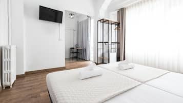 Superior Double or Twin Room | Desk, laptop workspace, free cribs/infant beds, free WiFi