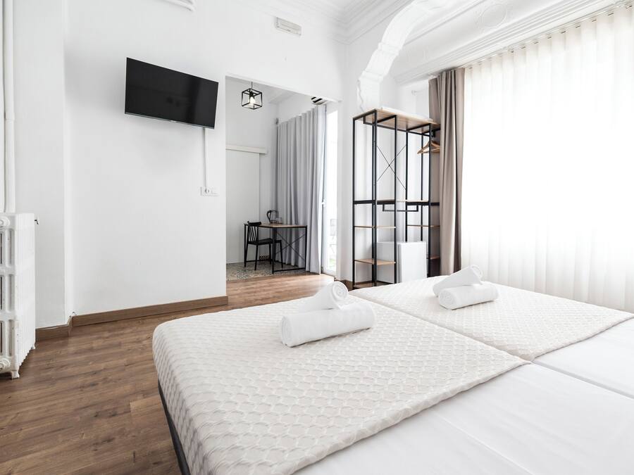 Habitación superior con 1 cama doble o 2 individuales | Escritorio, espacio para trabajar con un portátil, cunas gratuitas
