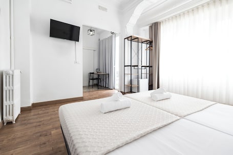 Superior Double or Twin Room | Desk, laptop workspace, free cribs/infant beds, free WiFi