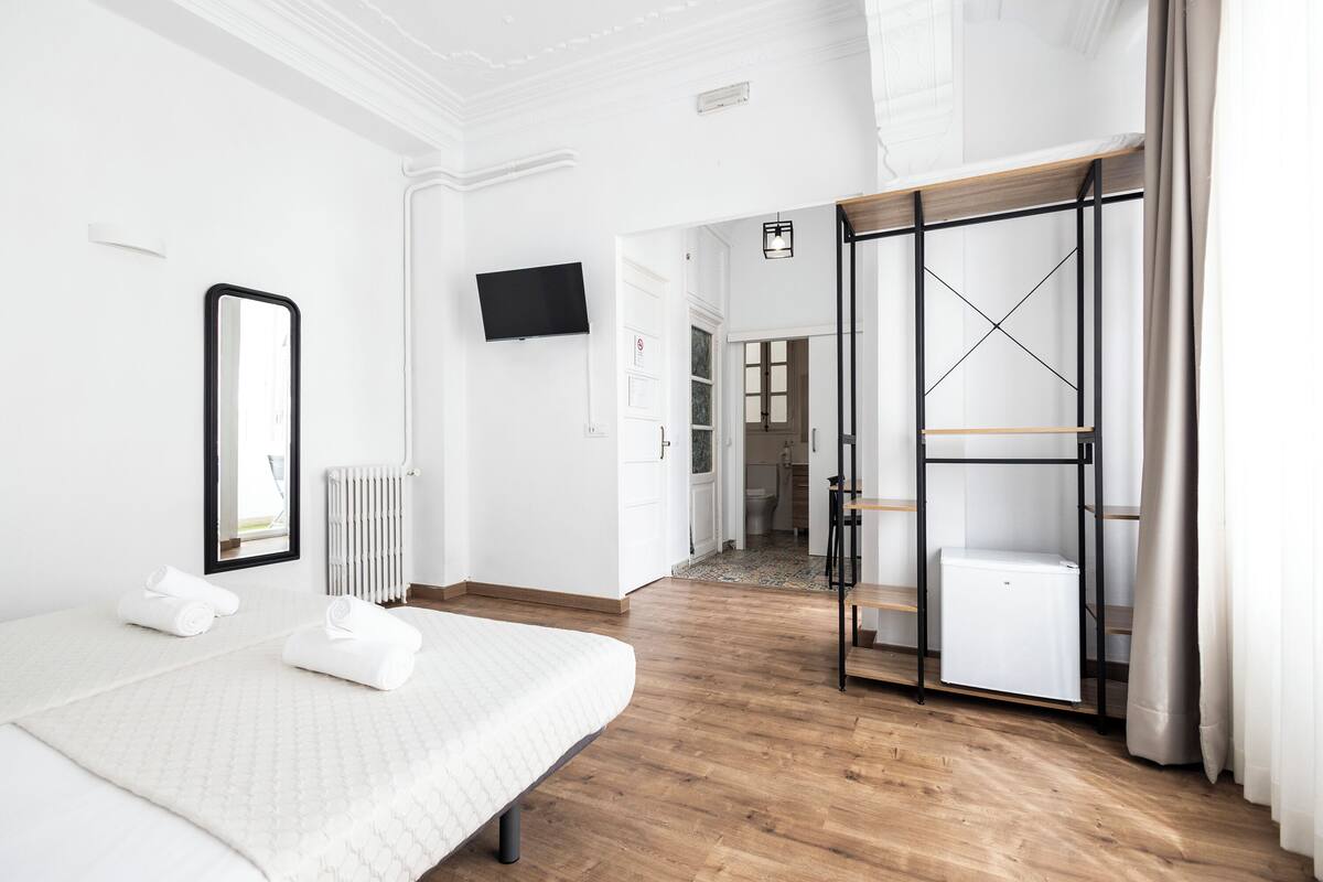 Superior Double or Twin Room | Desk, laptop workspace, cribs (free), WiFi (free)