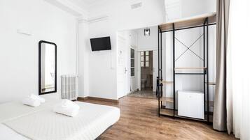 Superior Double or Twin Room | Desk, laptop workspace, free cribs/infant beds, free WiFi