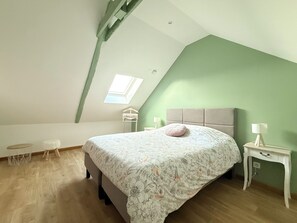 2 عدّة غرف نوم ومكواة/لوح كي وسرير سفر وواي فاي مجانًا