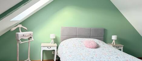 2 bedrooms, iron/ironing board, travel cot, free WiFi