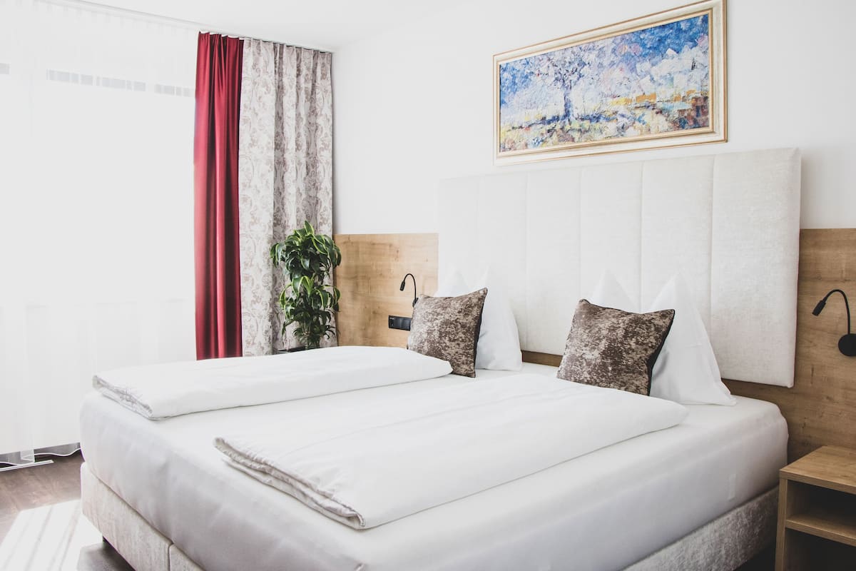Chambre Deluxe double | Coffre-fort, bureau, espace de travail pour ordinateurs portables