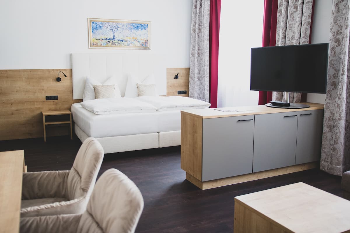 Suite studio Deluxe | Coffre-fort, bureau, espace de travail pour ordinateurs portables
