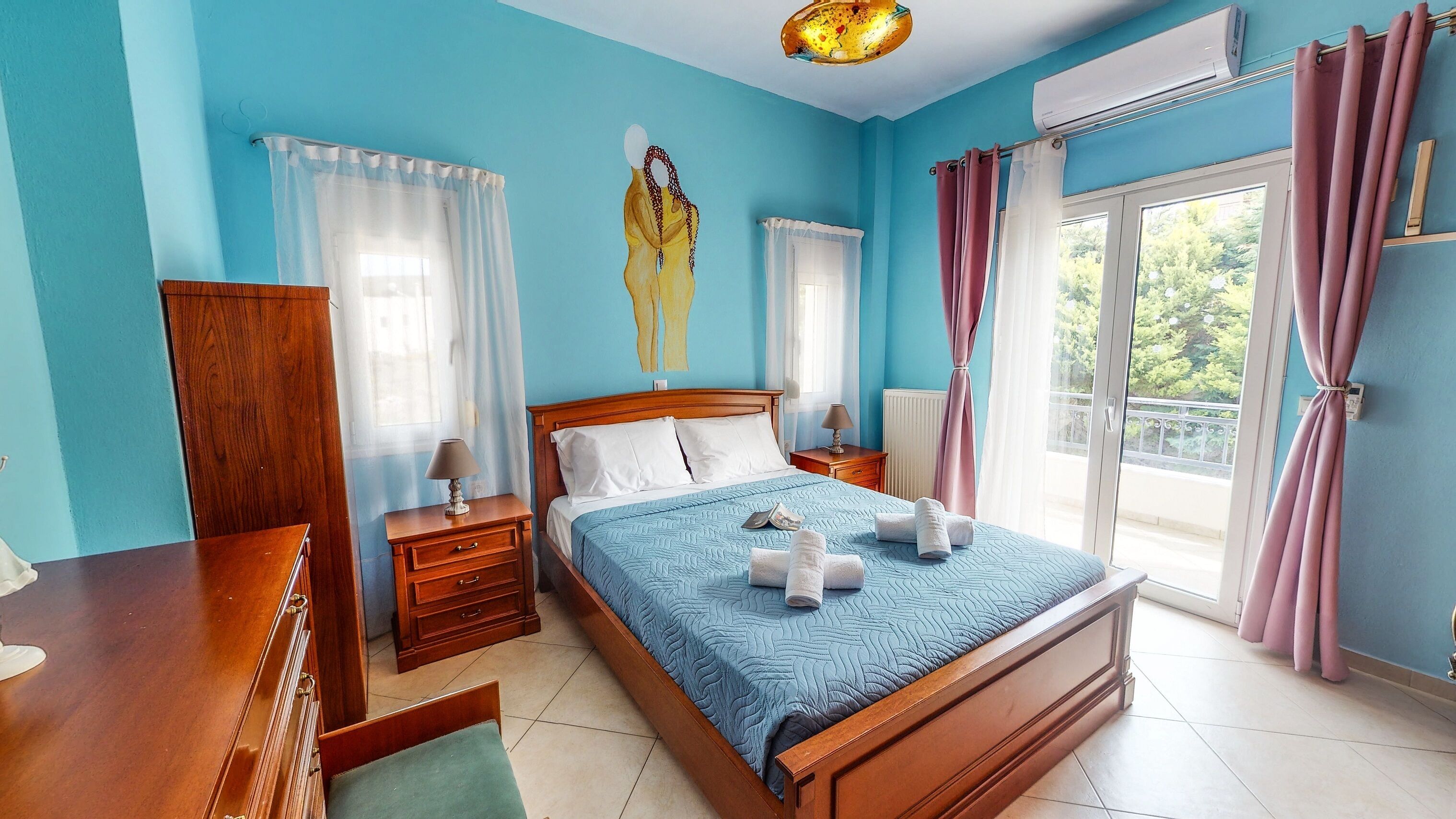 4 bedrooms, desk, iron/ironing board, free WiFi