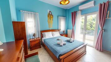 4 bedrooms, desk, iron/ironing board, free WiFi