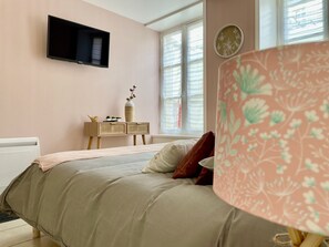 1 chambre, lit parapluie, Wi-Fi gratuit, draps fournis