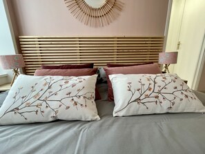 1 chambre, lit parapluie, Wi-Fi gratuit, draps fournis