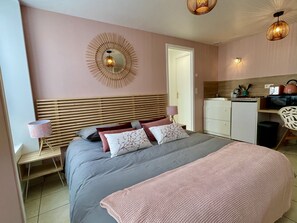 1 chambre, lit parapluie, Wi-Fi gratuit, draps fournis