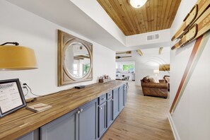 Interior - No steps, Game Room, Canoe & Kayaks, Dock, All Paved Roads! 10 min to 2 marinas! (Jasper)