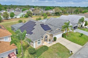 Exterior - Spectacular Disney 5-bedroom Villa!  Amazing Heated Pool and Spa! BBQ! (Davenport)