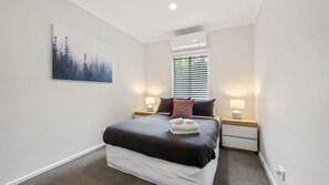 3 habitaciones y ropa de cama