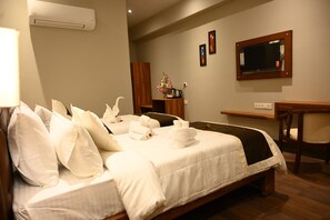 Deluxe Double or Twin Room | Premium bedding, memory-foam beds, minibar, desk - Neel Clarks Inn Express Agra (Agra)