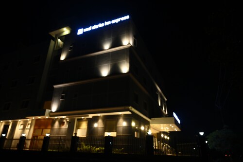 Neel Clarks Inn Express Agra