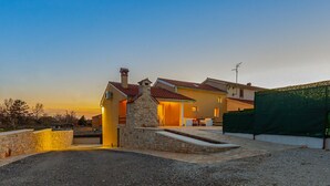 Unclassified image, 5 of 42, button - House Istrian Rose (Istria - Cirka) (Cirka)