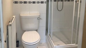 Apartment, 1 Queen-Bett | Badezimmer