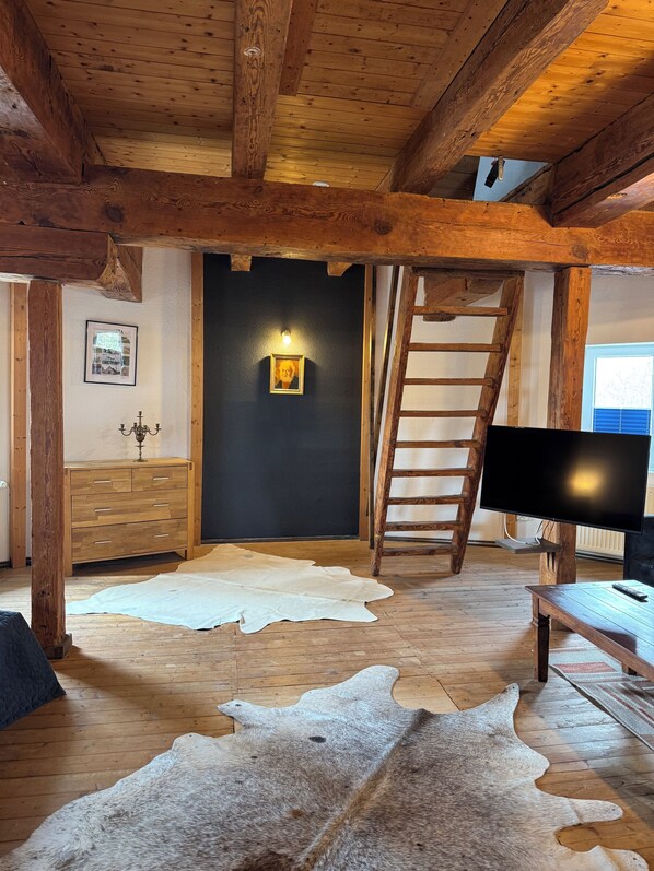 Interior - 200 year old windmill as a vacation home near Greetsiel. Pet friendly! (Krummhörn)