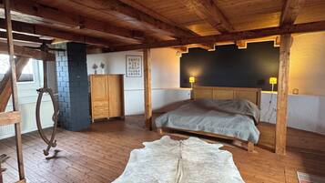 3 slaapkamers, een strijkplank/strijkijzer, gratis wifi, beddengoed