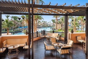 5 bares, bar junto a la piscina, bar en la playa