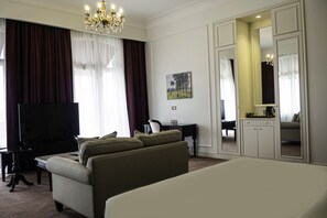 Corner Suite