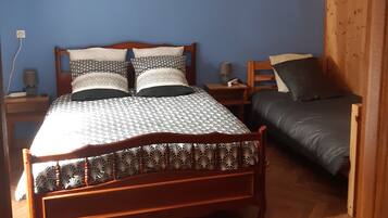 2 habitaciones, tabla de planchar con plancha y wifi gratis