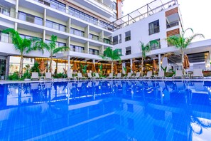 Piscine extérieure (ouverte en saison)