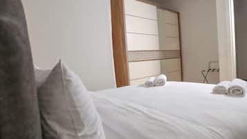 Superior Apartment | 1 bedroom, in-room safe, desk, laptop workspace