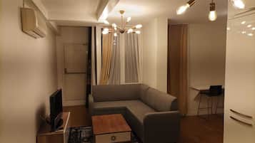 Apartament estàndard, 1 llit de matrimoni i sofà llit | 1 dormitori, caixa forta a l'habitació i escriptori