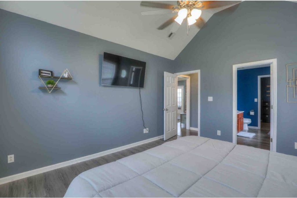 Beautiful Clarksville home, 3 bedrooms 3 baths