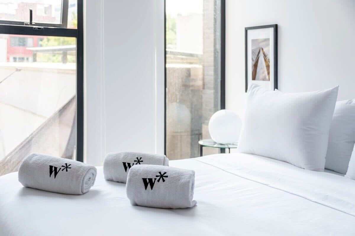 2 Schlafzimmer, Schreibtisch, Bügeleisen/Bügelbrett, Reisekinderbett