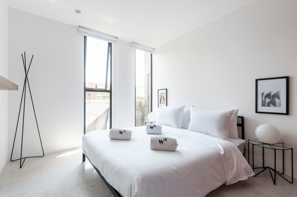 2 Schlafzimmer, Schreibtisch, Bügeleisen/Bügelbrett, Reisekinderbett