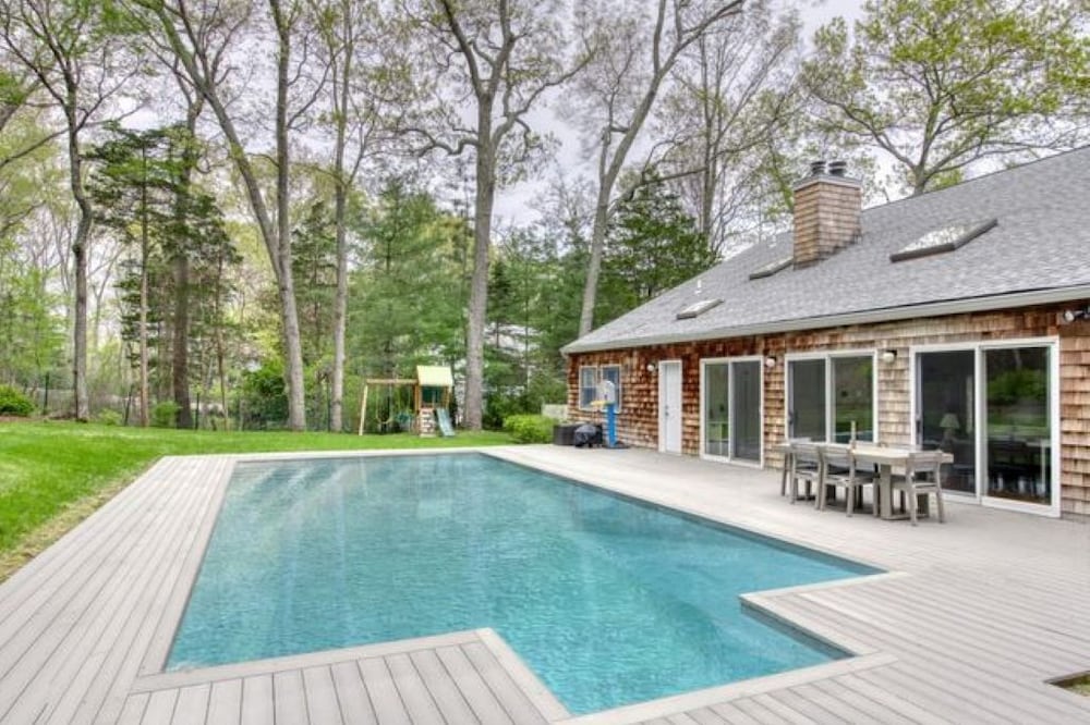 Gorgeous Four Bedroom Home in Sag Harbor with Pool/water access