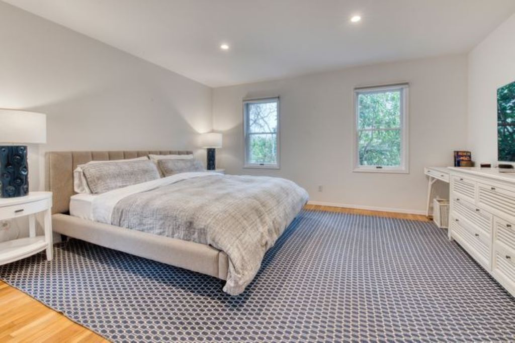 Gorgeous Four Bedroom Home in Sag Harbor with Pool/water access