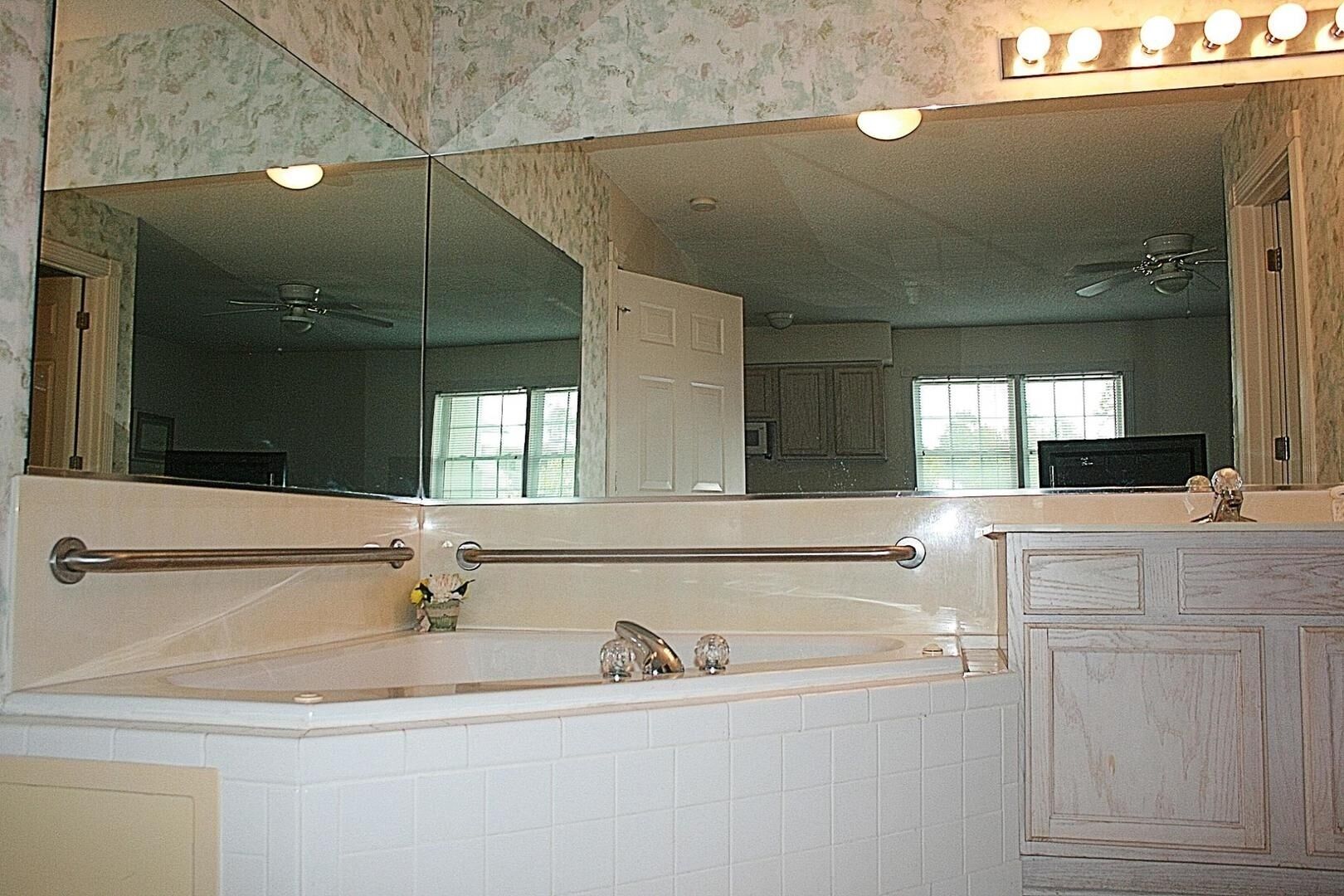 805l Home by Redawning