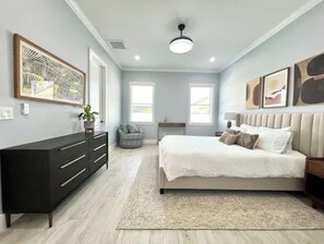 3 多间卧室、办公桌、熨斗/熨衣板、免费 WiFi