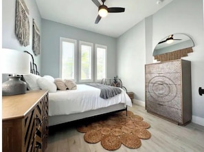 3 soverom, skrivebord, strykejern/-brett og wi-fi (inkludert)