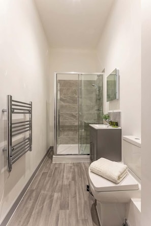 Doccia, asciugacapelli, asciugamani