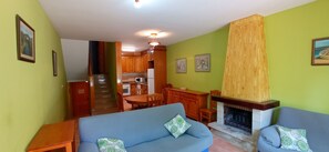 TV, fireplace - Adosado Edison Inmomart (Peñiscola)