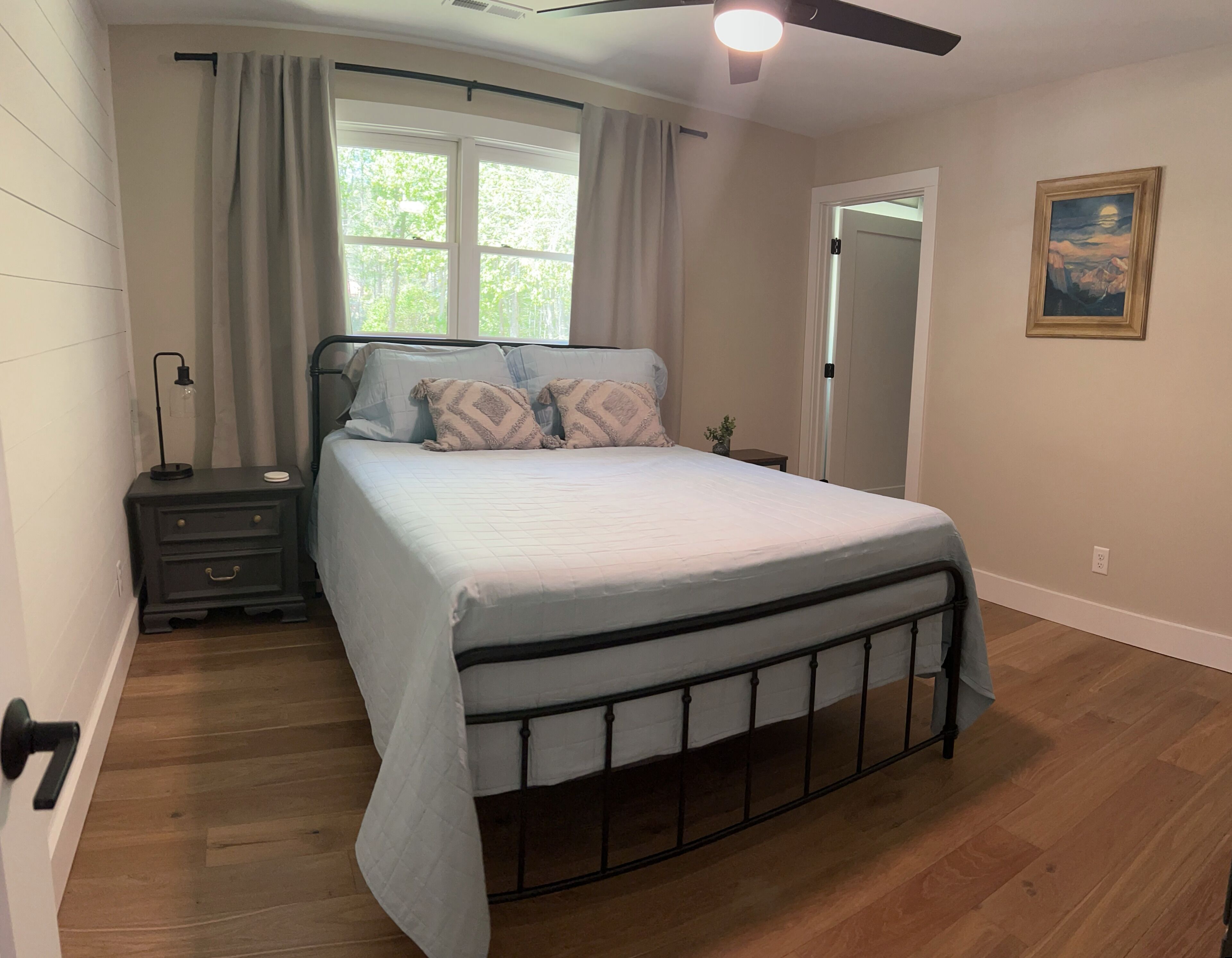 Newly remodeled cabin in DuPont State Forest between Brevard & Hendersonville