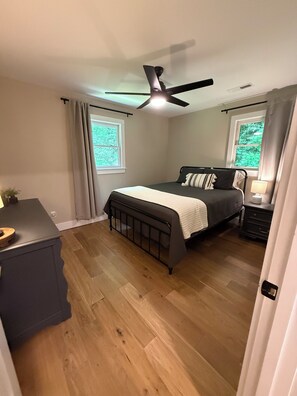 2 bedrooms, iron/ironing board, free WiFi, bed sheets