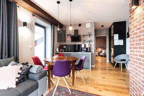 Panoramic (47B) | Mobiliario individual, tabla de planchar con plancha, wifi gratis