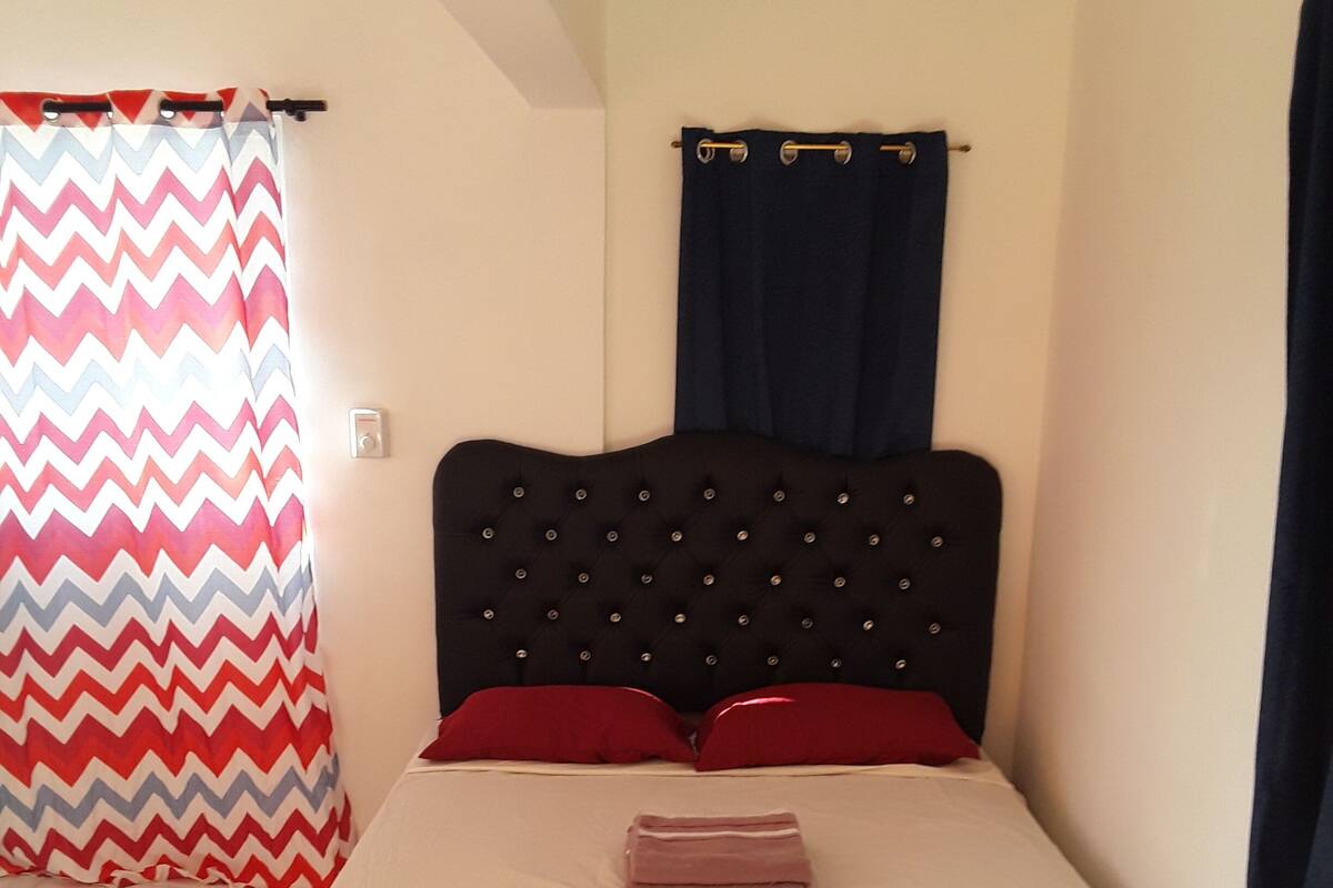 Room 6 | Escritorio, espacio para trabajar con laptop y wifi gratis