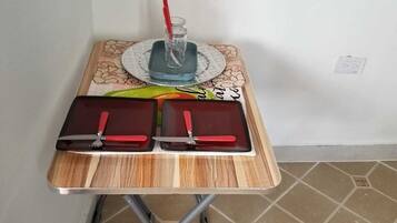 Room 12 | Desk, laptop workspace, free WiFi, bed sheets