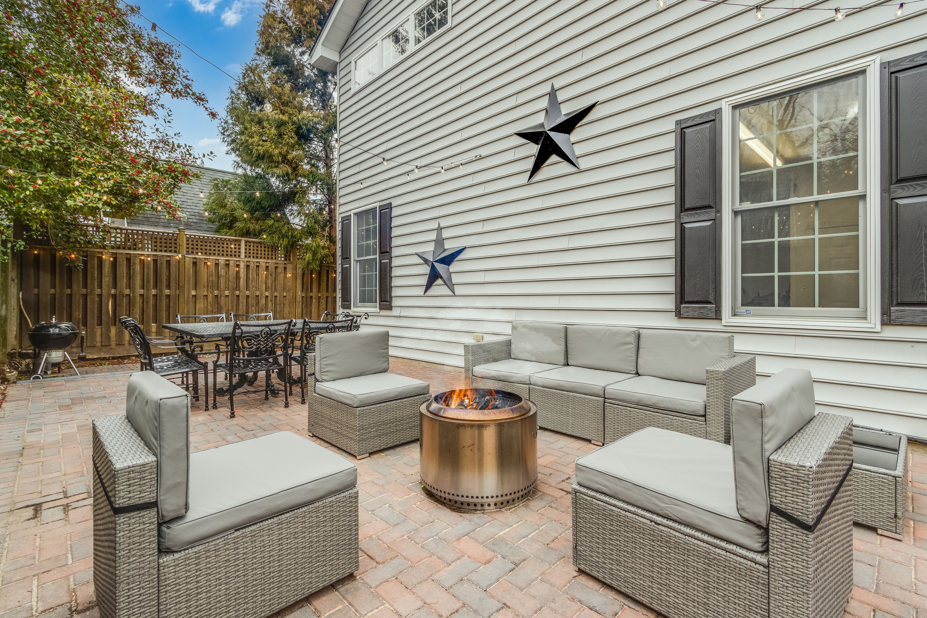 LINENS INCLUDED! Large-Downtown Lewes Home with everything at your fingertips!