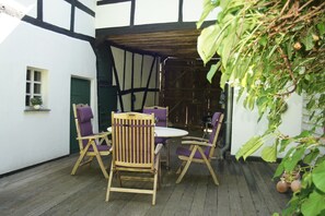 Outdoor dining - The small Villa OLEFant in the historic center of Schleiden Olef (Schleiden)