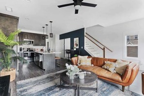 Televisor intel·ligent, llibres, estèreo i oficines 