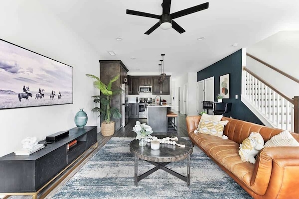 Spacious Living Room, Perfect For Entertaining