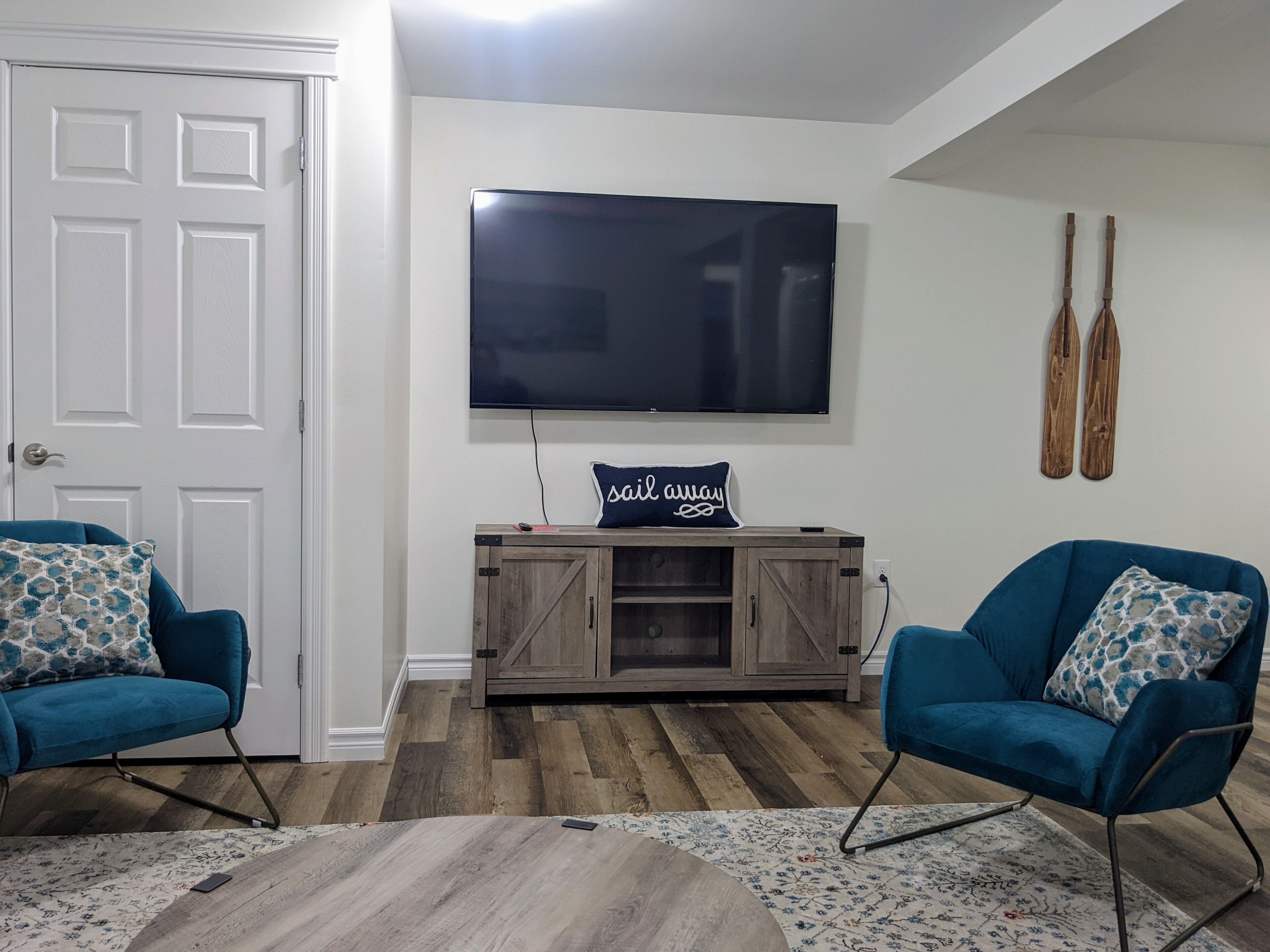 Smart TV, DVD player, books