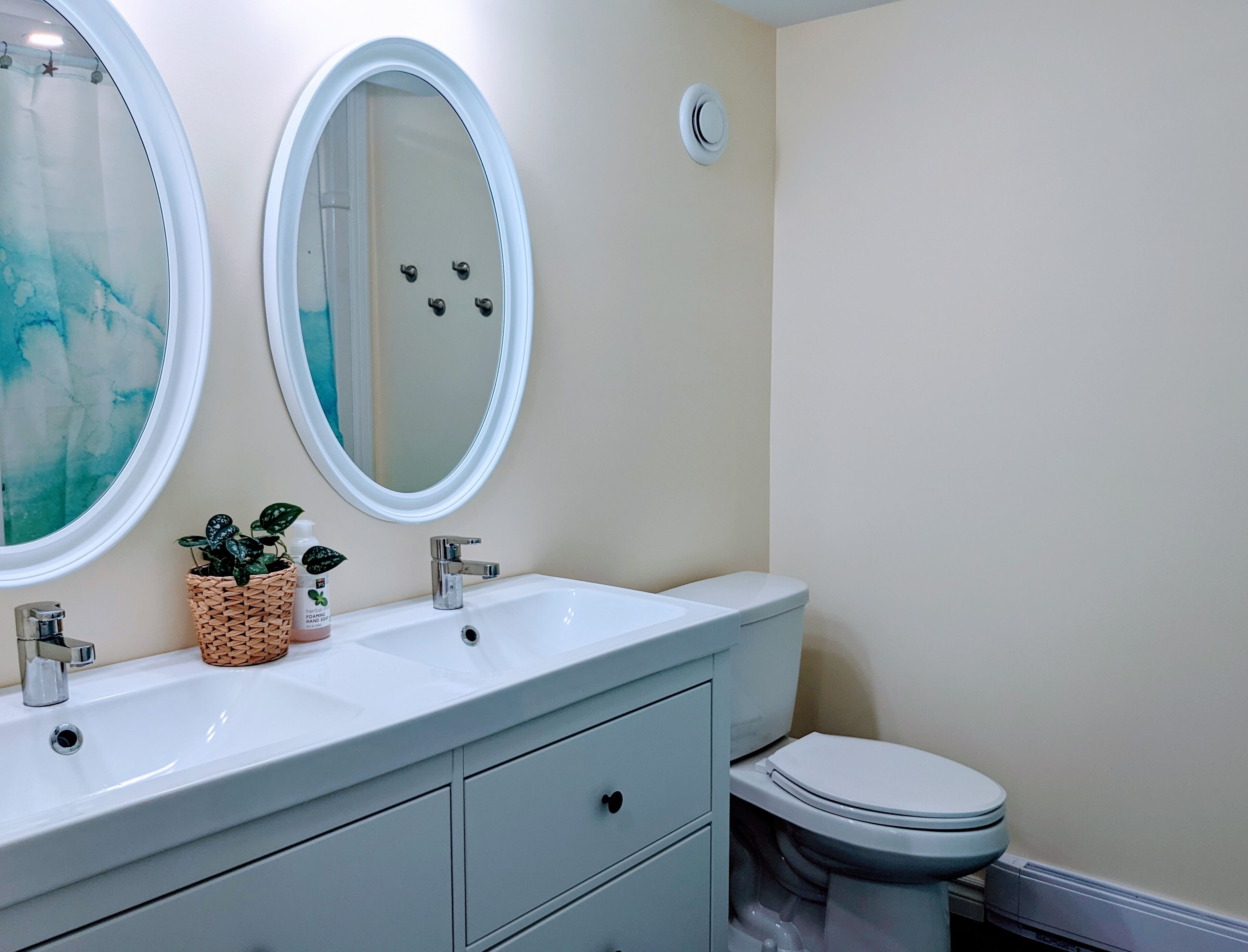 Combined shower/tub, hair dryer, towels, soap